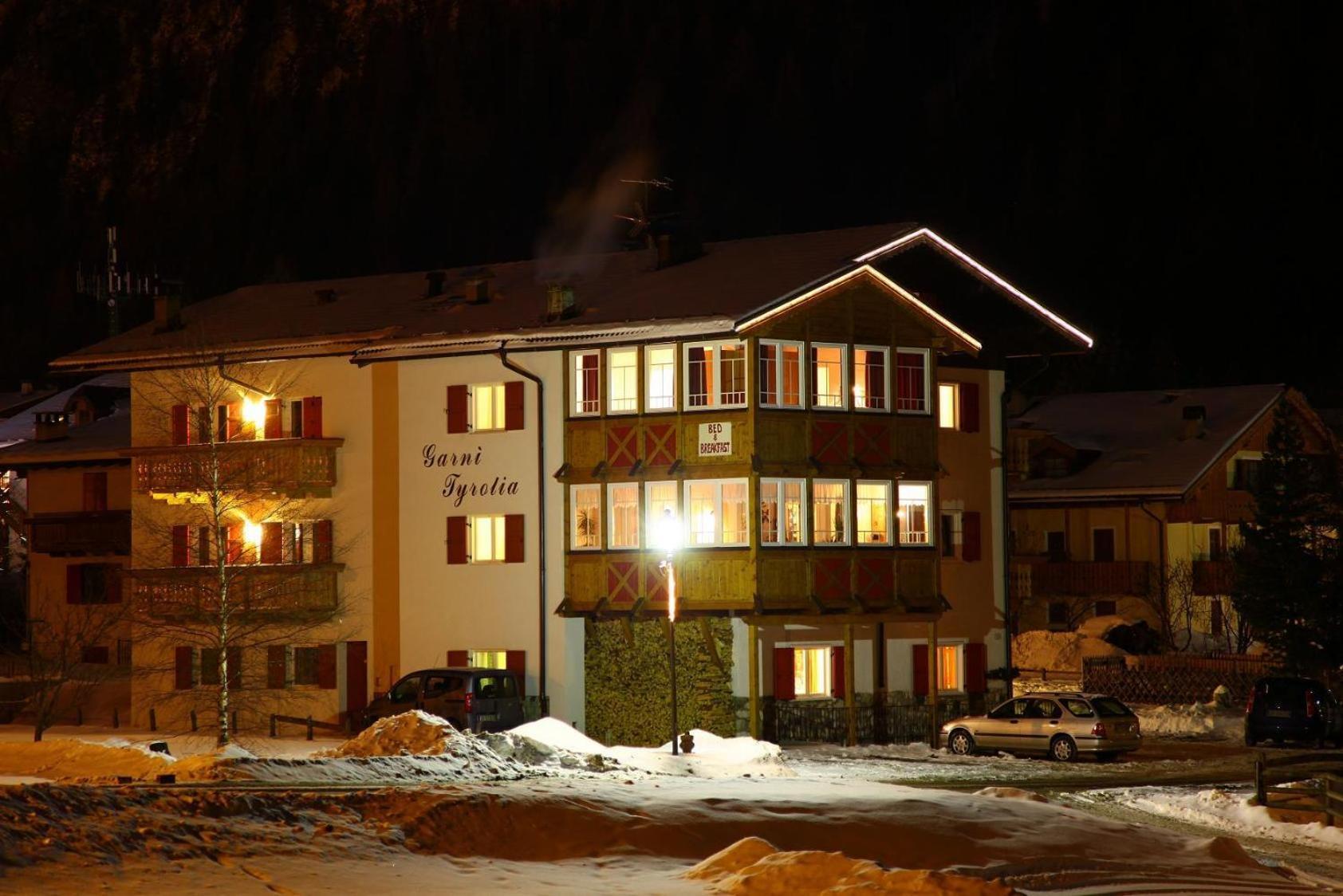 Garni Tyrolia Hotel Campitello di Fassa Luaran gambar
