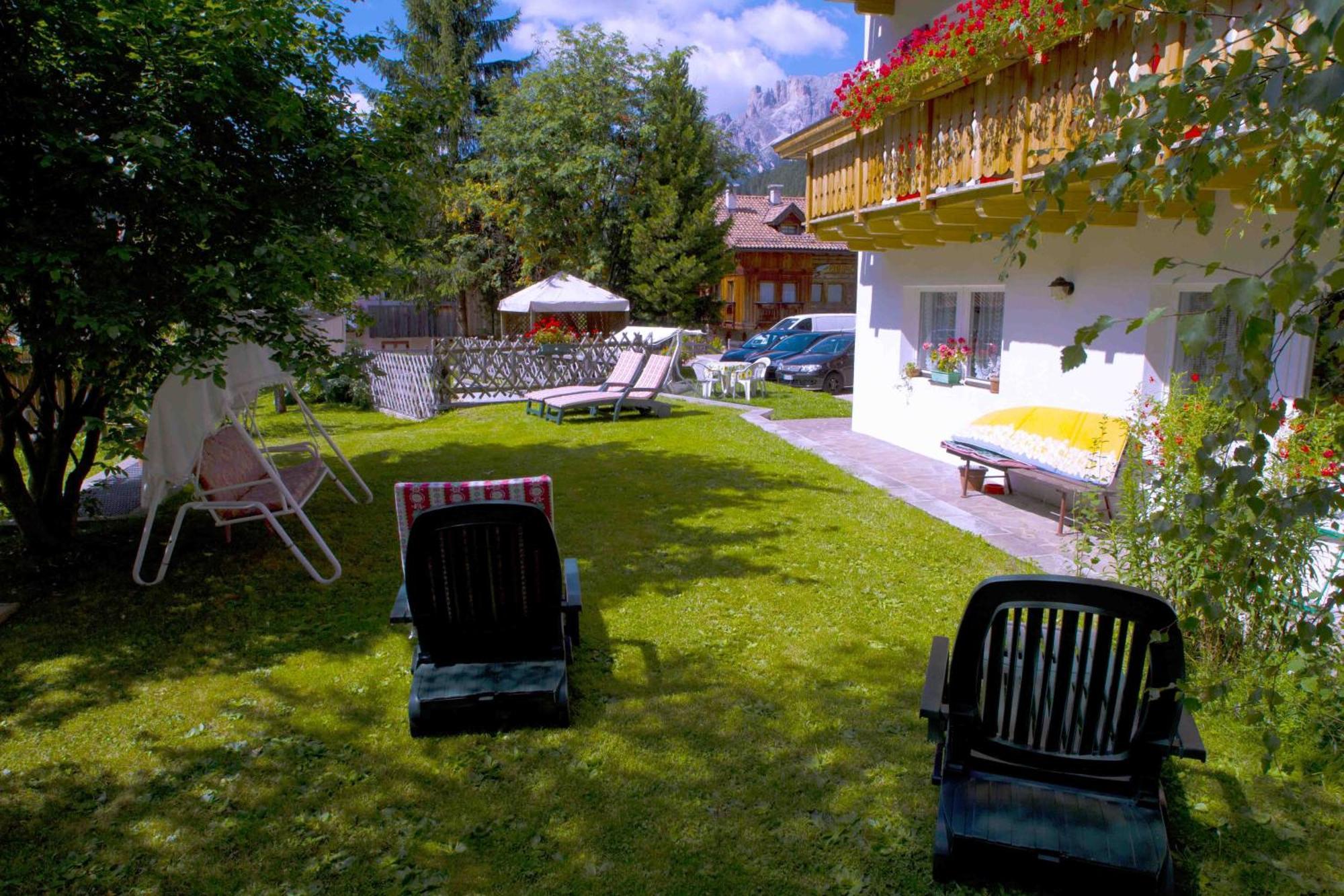 Garni Tyrolia Hotel Campitello di Fassa Luaran gambar