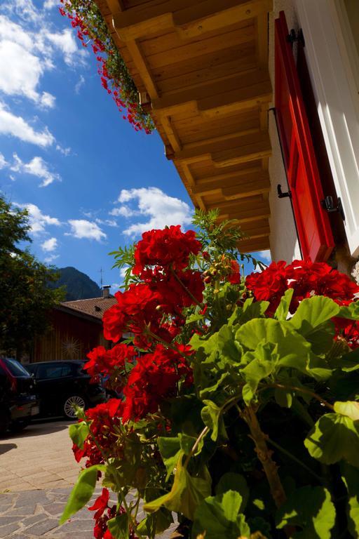 Garni Tyrolia Hotel Campitello di Fassa Luaran gambar