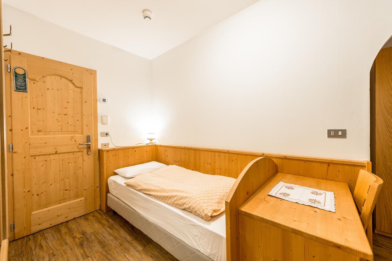 Garni Tyrolia Hotel Campitello di Fassa Luaran gambar