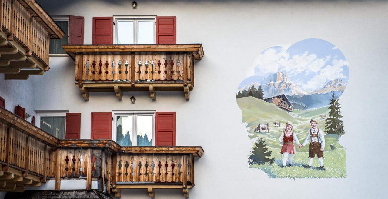 Garni Tyrolia Hotel Campitello di Fassa Bilik gambar